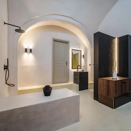 Hotel Phaos 1870, A Restored Winery 3*